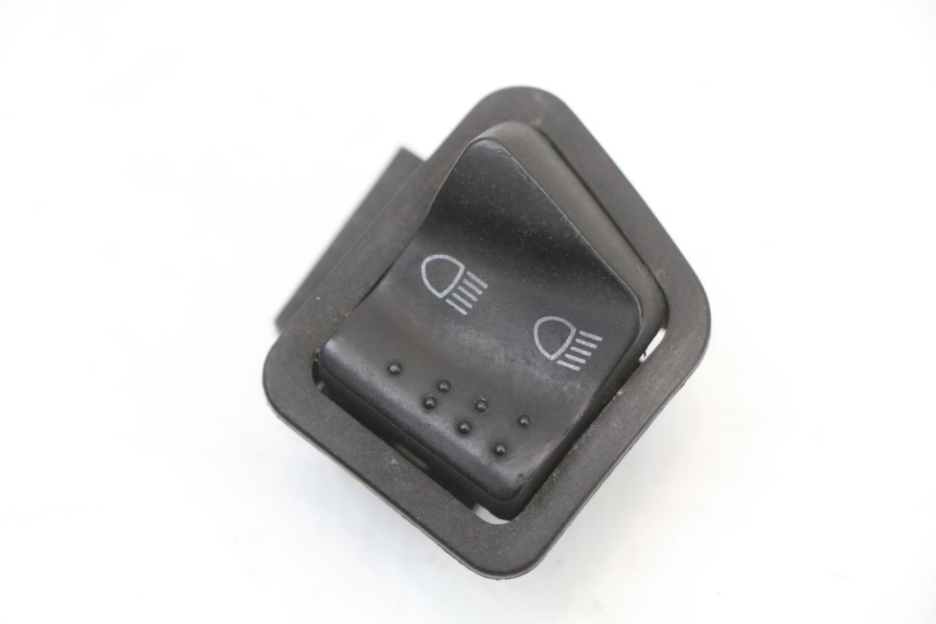 photo de INTERRUPTOR DE LUZ ALTA PIAGGIO NEW TYPHOON 50 (2018 - 2021) - Detalle de la pieza