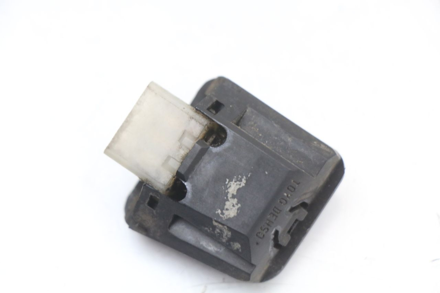 photo de INTERRUPTOR DE LUZ ALTA HONDA NHX LEAD 110 (2008 - 2010) - Primer plano técnico