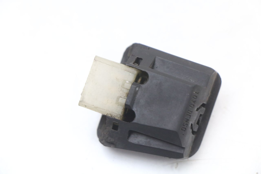 photo de INTERRUPTOR DE LUZ ALTA HONDA NHX LEAD 110 (2008 - 2010) - Primer plano técnico