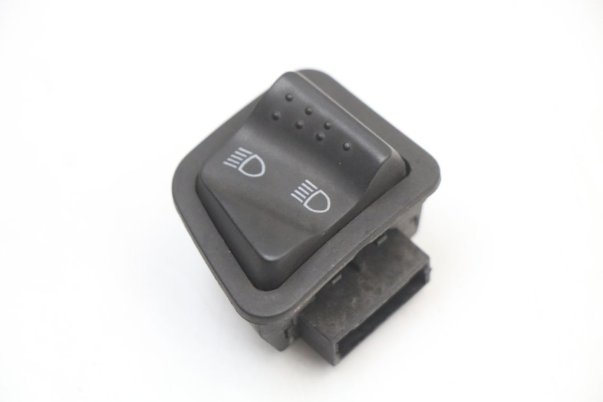 photo de INTERRUPTOR DE LUZ ALTA GILERA RUNNER SP 50 (2009 - 2017) - Detalle de la pieza