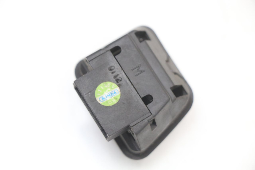 photo de INTERRUPTOR DE LUZ ALTA GILERA RUNNER SP 50 (2009 - 2017) - Otra perspectiva