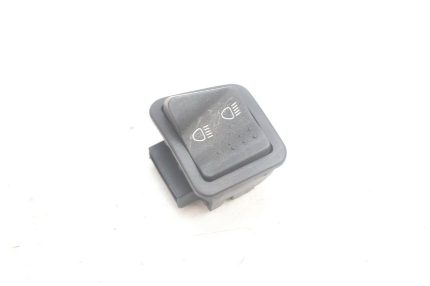 photo de INTERRUPTOR DE LUZ ALTA APRILIA SR 2T 50 (2012 - 2017) - Detalle de la pieza