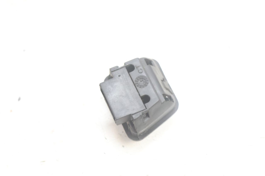 photo de INTERRUPTOR DE LUZ ALTA APRILIA SR 2T 50 (2012 - 2017) - Otra perspectiva
