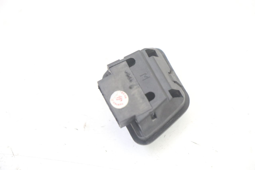 photo de INTERRUPTOR DE LUZ ALTA APRILIA SXR 50 (2021 - 2023) - Otra perspectiva