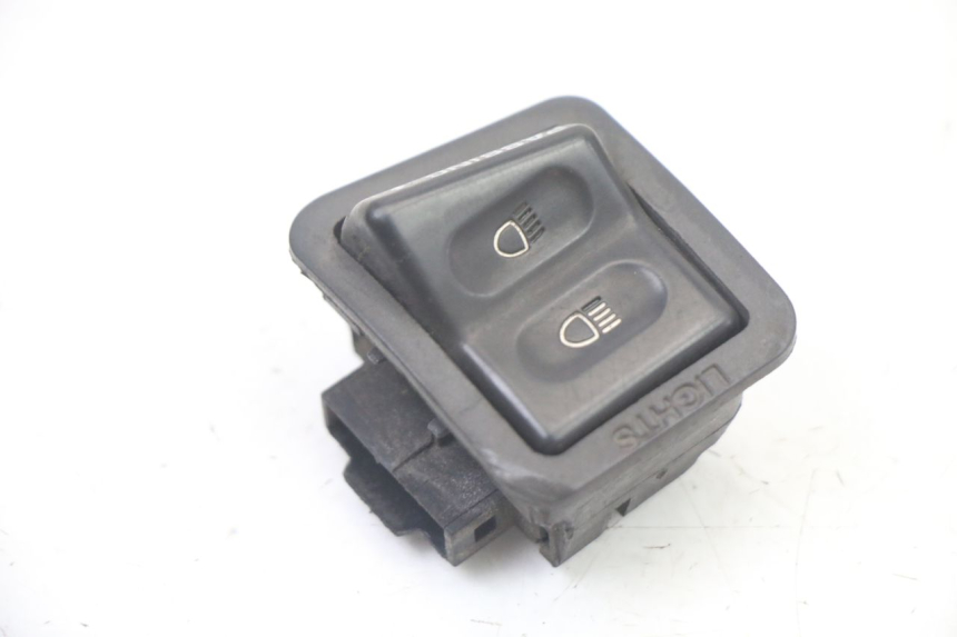 photo de INTERRUPTOR DE LUZ ALTA SYM ORBIT III 3 4T 50 (2018 - 2021) - Detalle de la pieza