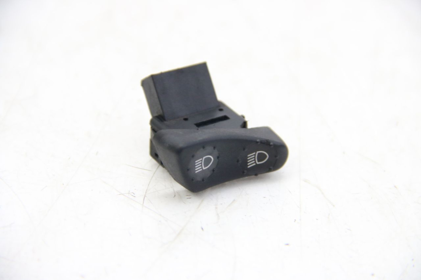 photo de INTERRUPTOR DE LUZ ALTA PIAGGIO VESPA GTS SUPER IE 125 (2009 - 2016) - Vista principal