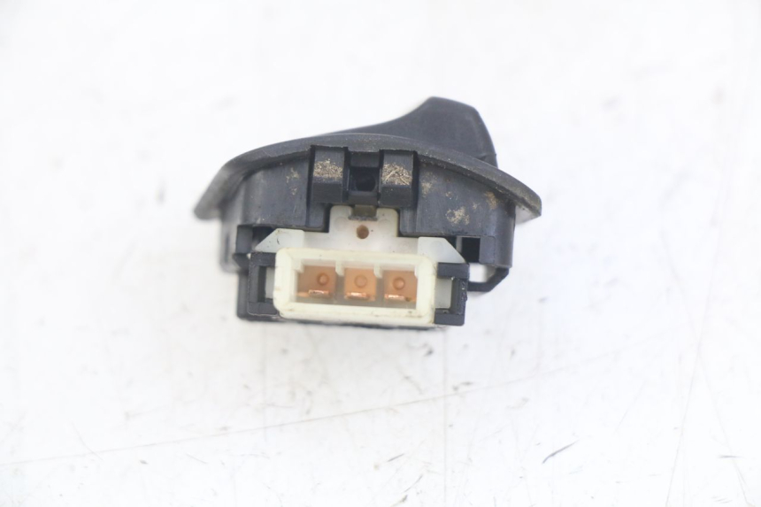 photo de INTERRUPTOR DE LUZ ALTA HONDA VISION NSC R 50 (2013 - 2015) - Zoom estado de uso