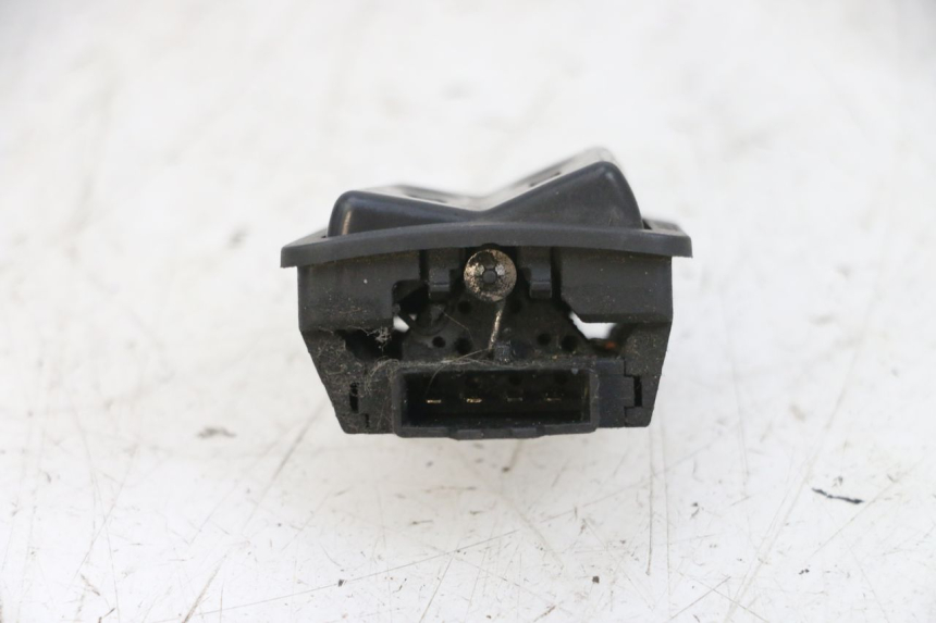 photo de INTERRUPTOR DE LUZ ALTA YAMAHA XMAX X-MAX 125 (2006 - 2009) - Detalle de la pieza