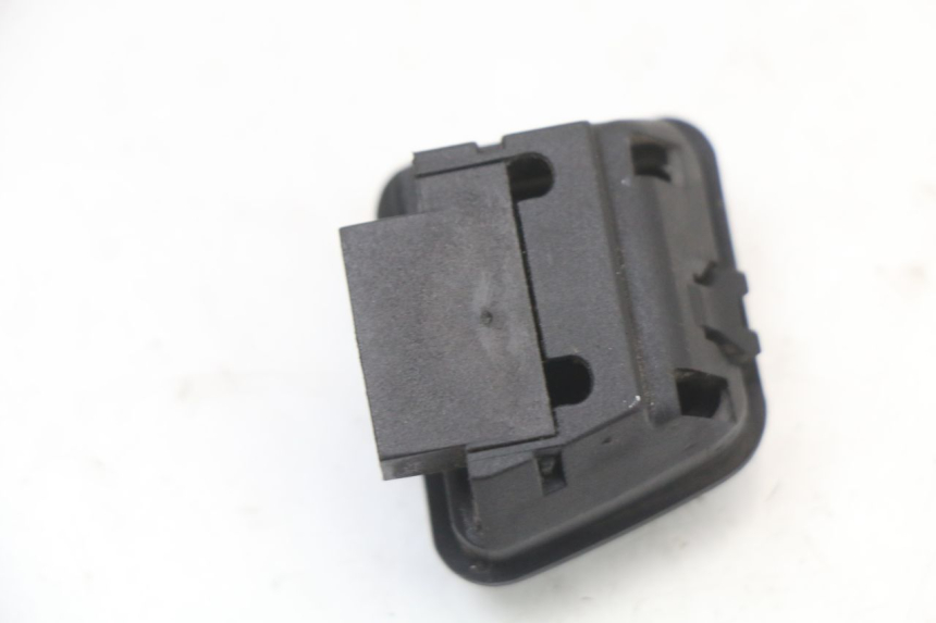 photo de INTERRUPTOR DE LUZ ALTA PIAGGIO X8 125 (2004 - 2007) - Otra perspectiva