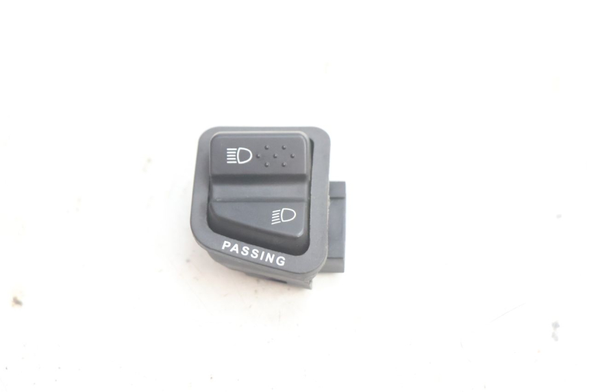 photo de INTERRUPTOR DE LUZ ALTA PIAGGIO X9 EVOLUTION 125 (2003 - 2007) - Vista principal