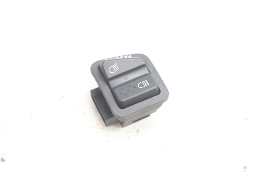 photo de INTERRUPTOR DE LUZ ALTA PIAGGIO X9 EVOLUTION 125 (2003 - 2007) - Detalle de la pieza