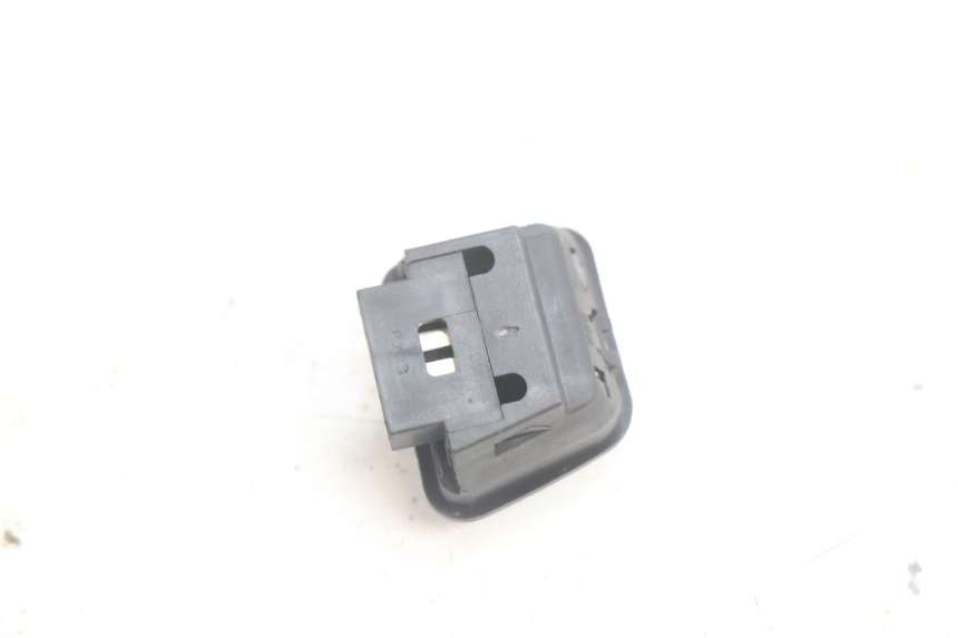 photo de INTERRUPTOR DE LUZ ALTA PIAGGIO X9 EVOLUTION 125 (2003 - 2007) - Otra perspectiva