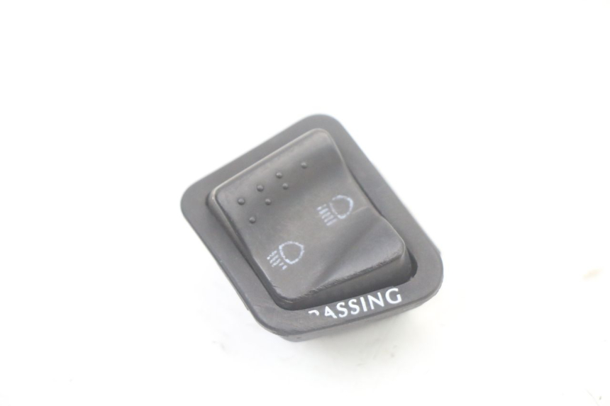 photo de INTERRUPTOR DE LUZ ALTA PIAGGIO XEVO - X EVO 125 (2007 - 2017) - Vista principal