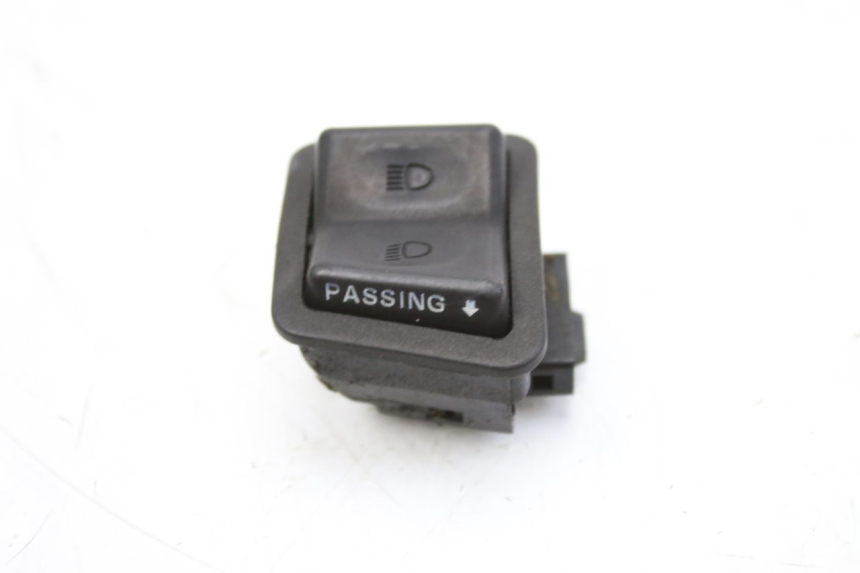 photo de INTERRUPTOR DE LUZ ALTA YAMAHA XMAX X-MAX 125 (2006 - 2009) - Detalle de la pieza