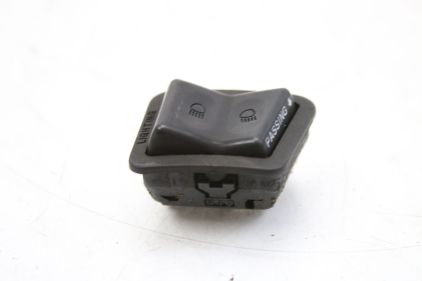 photo de INTERRUPTOR DE LUZ ALTA YAMAHA XMAX X-MAX 125 (2006 - 2009) - Otra perspectiva