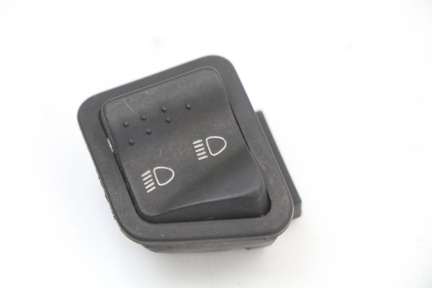 photo de INTERRUPTOR DE LUZ ALTA PIAGGIO ZIP 2T 50 (2009 - 2019) - Detalle de la pieza