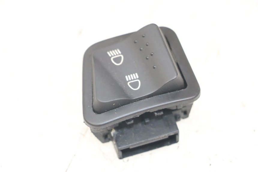 photo de INTERRUPTOR DE LUZ ALTA PIAGGIO ZIP 2T 50 (2009 - 2019) - Vista principal