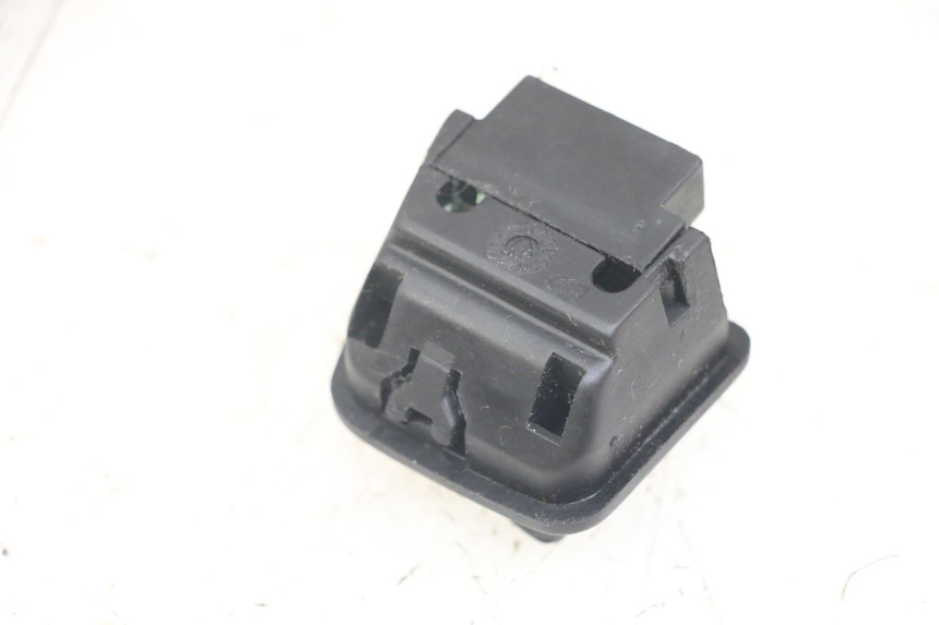 photo de INTERRUPTOR DE LUZ ALTA PIAGGIO ZIP 2T 50 (2009 - 2019) - Detalle de la pieza