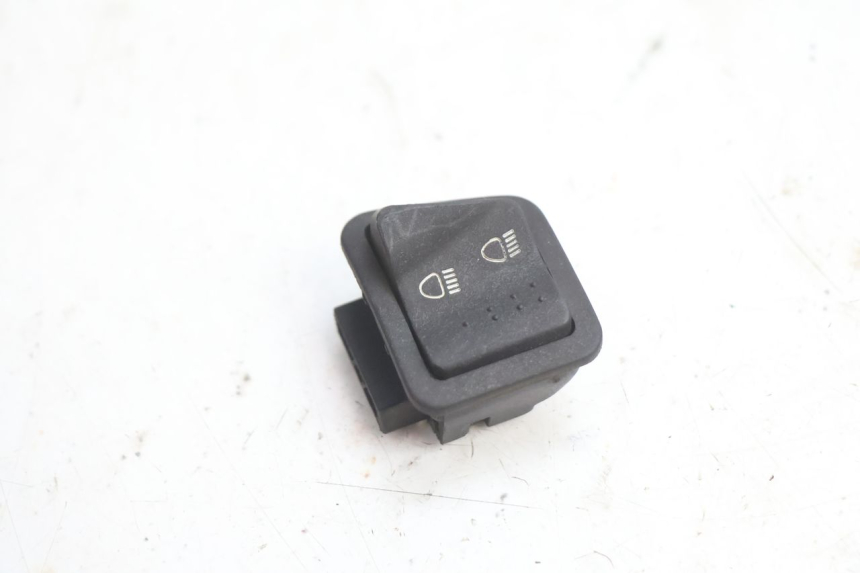 photo de INTERRUPTOR DE LUZ ALTA PIAGGIO ZIP 2T 50 (2009 - 2019) - Detalle de la pieza