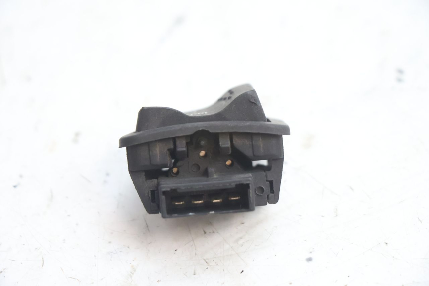 photo de INTERRUPTOR DE LUZ ALTA PIAGGIO ZIP 2T 50 (2009 - 2019) - Zoom estado de uso