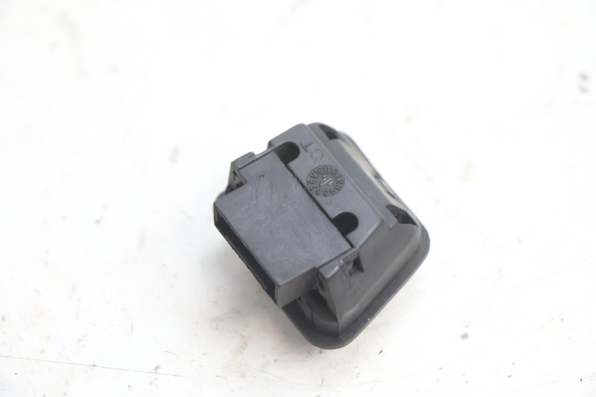 photo de INTERRUPTOR DE LUZ ALTA PIAGGIO ZIP 2T 50 (2009 - 2019) - Otra perspectiva
