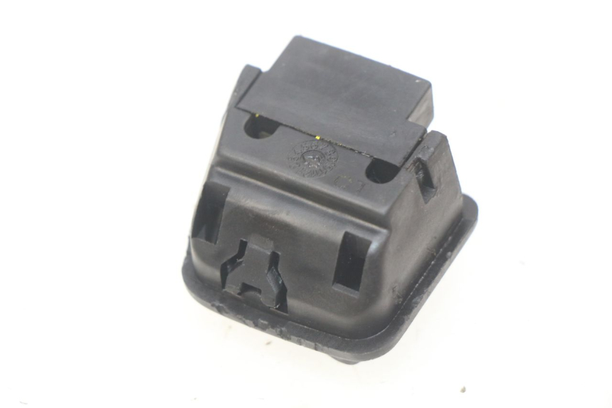 photo de INTERRUPTOR DE LUZ ALTA PIAGGIO ZIP 4T 50 (2018 - 2020) - Detalle de la pieza