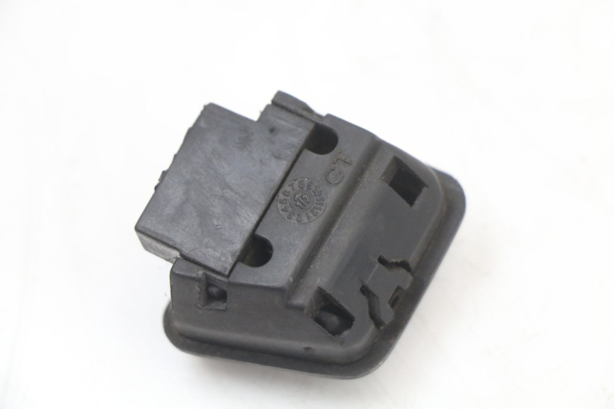 photo de INTERRUPTOR DE LUZ ALTA PIAGGIO ZIP 4T 50 (2018 - 2020) - Primer plano técnico