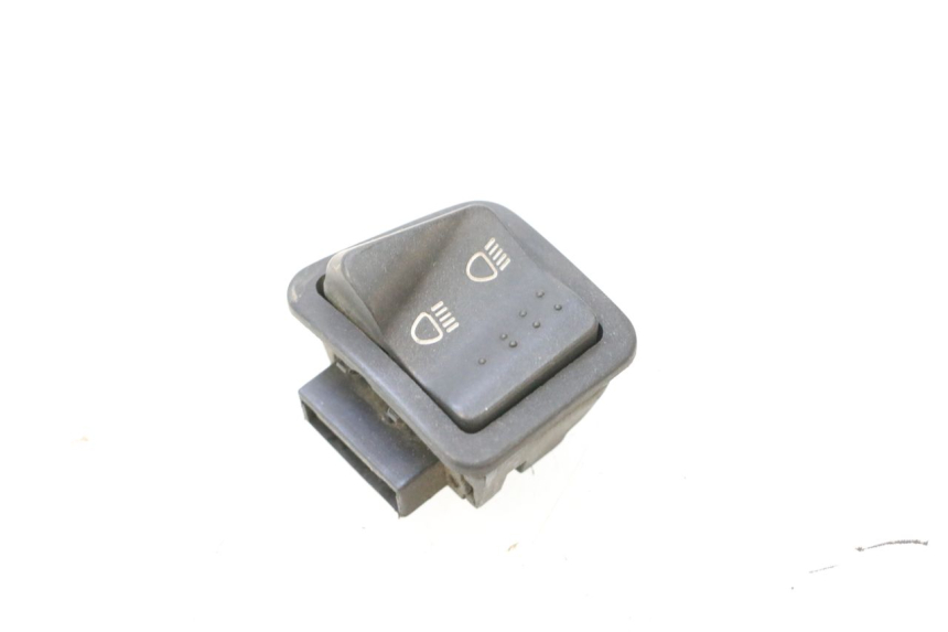 photo de INTERRUPTOR DE LUZ ALTA PIAGGIO ZIP 4T 50 (2018 - 2020) - Detalle de la pieza