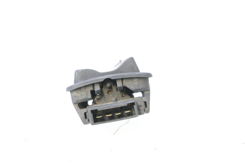 photo de INTERRUPTOR DE LUZ ALTA PIAGGIO ZIP 4T 50 (2018 - 2020) - Otra perspectiva