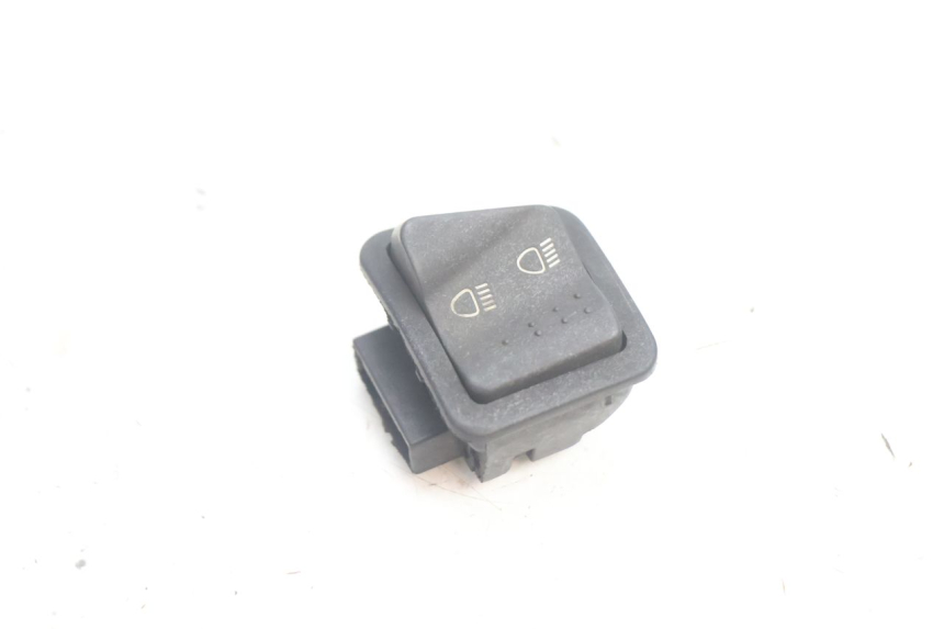 photo de INTERRUPTOR DE LUZ ALTA PIAGGIO ZIP 4T 50 (2018 - 2020) - Detalle de la pieza