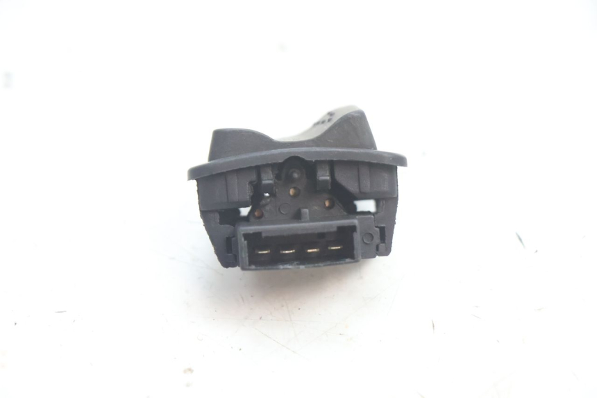 photo de INTERRUPTOR DE LUZ ALTA PIAGGIO ZIP 4T 50 (2018 - 2020) - Otra perspectiva