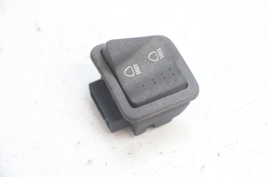 photo de CONMUTADOR LUCES PIAGGIO ZIP IGET 4T 50 (2021 - 2023) - Detalle de la pieza
