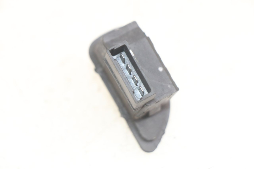 photo de INTERRUPTOR DE BLOQUEO DE RODILLO PIAGGIO MP3 LT 400 (2007 - 2012) - Zoom estado de uso