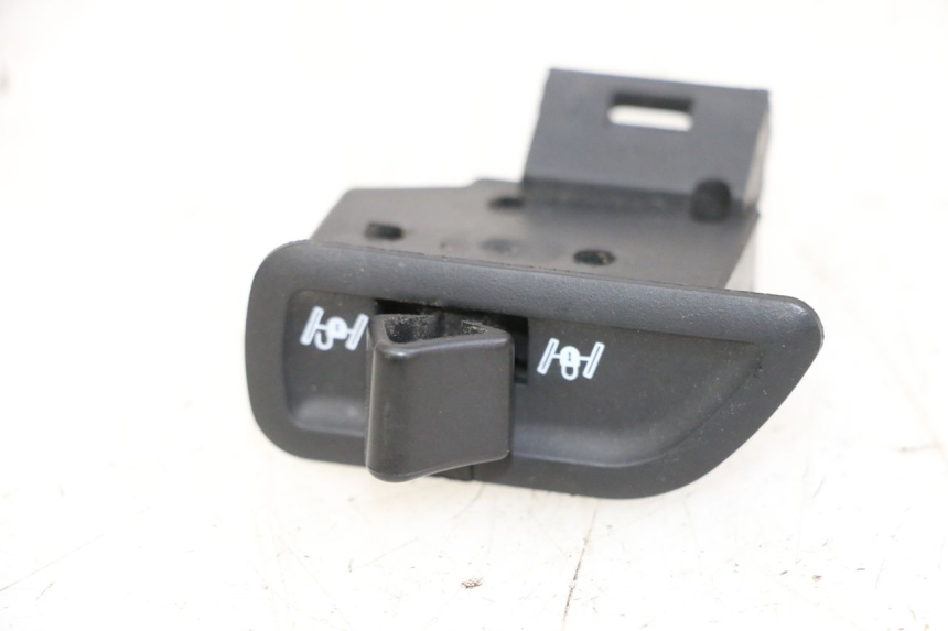 photo de CONMUTADOR ROLL LOCK PIAGGIO MP3 500 (2014 - 2017) - Vista principal