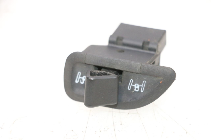 photo de INTERRUPTOR DE BLOQUEO DE RODILLO PIAGGIO MP3 RL 250 (2006 - 2010) - Vista principal