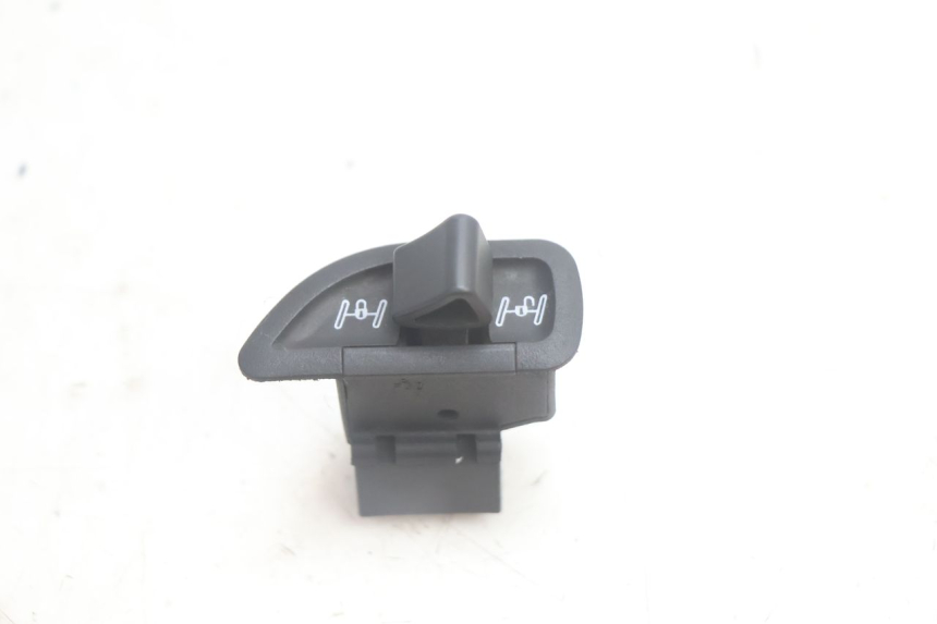 photo de CONMUTADOR ROLL LOCK PIAGGIO MP3 125 (2006 - 2014) - Vista principal