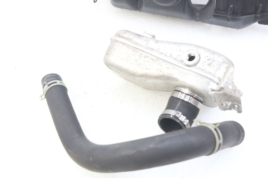 photo de COMPRESSOR PEUGEOT SATELIS COMPRESSOR K15 125 (2006 - 2009) - Detalles de los puntos de fijación