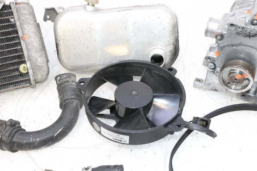 photo de COMPRESSOR PEUGEOT SATELIS COMPRESSOR K15 125 (2006 - 2009) - Primer plano técnico