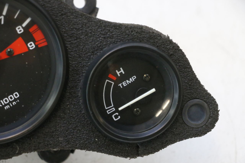 photo de TACOMETRO  HONDA XRV AFRICA TWIN 750 (1990 - 1992) - Primer plano técnico
