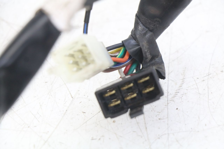 photo de CUENTA KILÓMETROS KYMCO AGILITY 16+ 4T 50 (2018 - 2023) - Detalles de los puntos de fijación