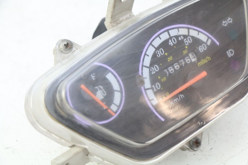 photo de CUENTA KILÓMETROS TAOTAO BEATBOX 2 50 (2005 - 2017) - Detalles de los puntos de fijación