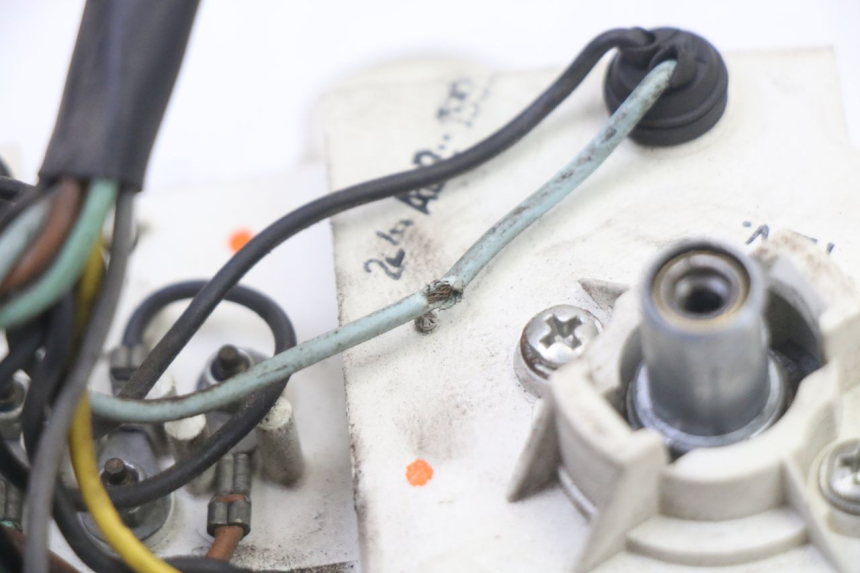 photo de VELOCIMETRO MBK BOOSTER NEXT GENERATION 50 (1995 - 1998) - Detalles de los puntos de fijación