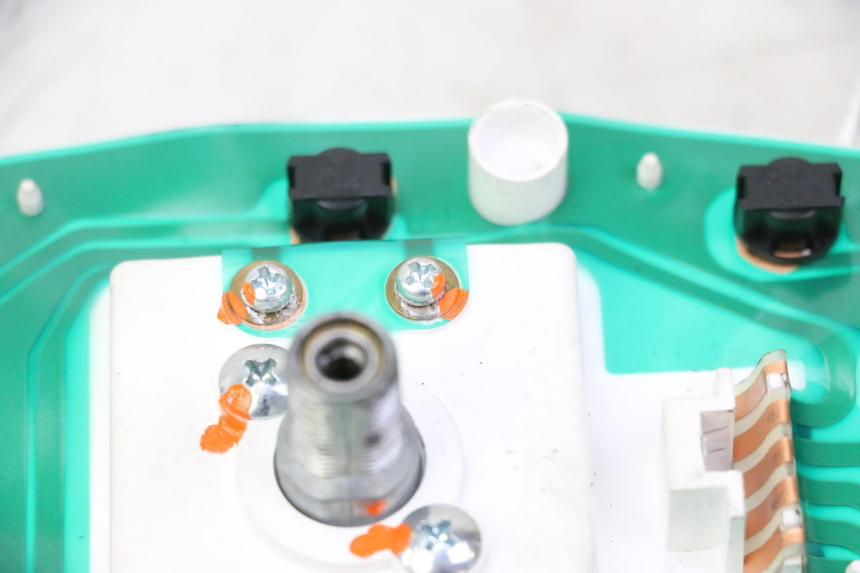 photo de CUENTA KILÓMETROS SUZUKI BURGMAN 125 (2007 - 2014) - Zoom sobre los componentes