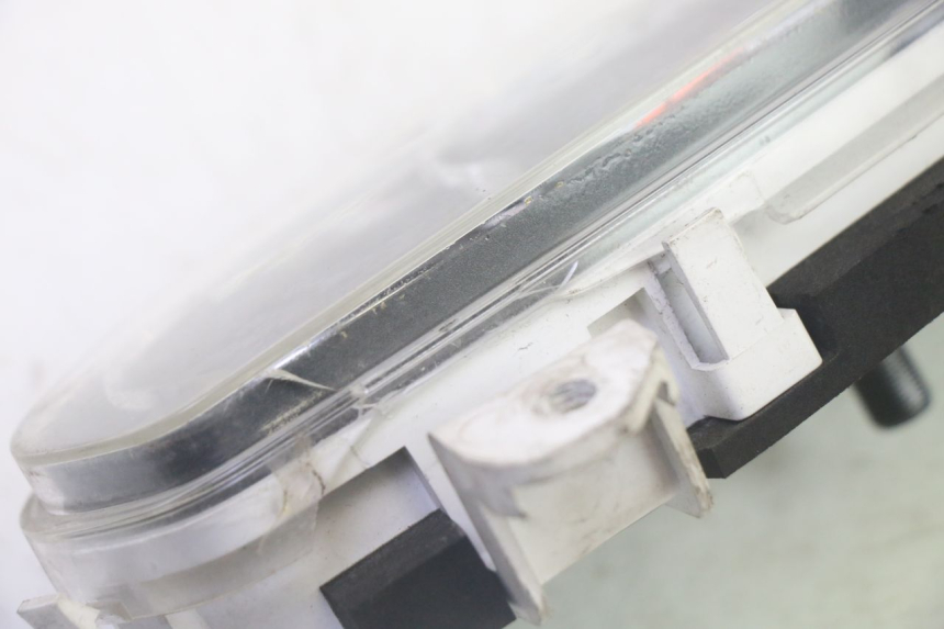 photo de CUENTA KILÓMETROS SUZUKI BURGMAN 125 (2007 - 2014) - Detalles de los puntos de fijación