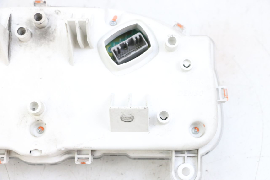 photo de VELOCIMETRO SUZUKI BURGMAN 650 (2013 - 2020) - Zoom sobre los componentes