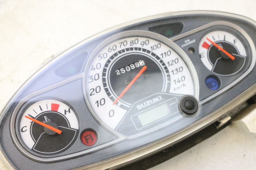 photo de CUENTA KILÓMETROS SUZUKI BURGMAN 125 (2007 - 2014) - Enfoque en la estructura