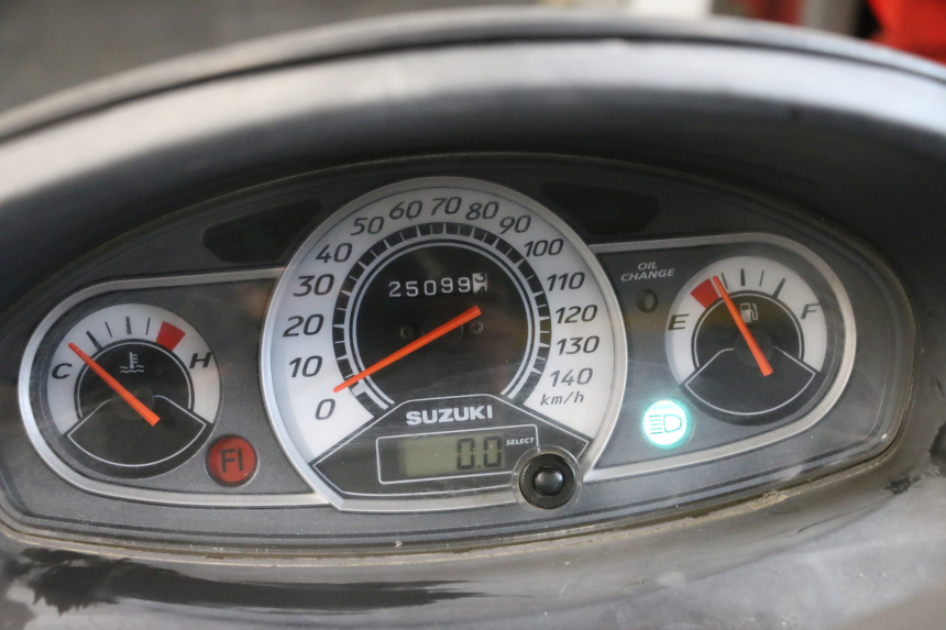 photo de CUENTA KILÓMETROS SUZUKI BURGMAN 125 (2007 - 2014) - Primer plano técnico