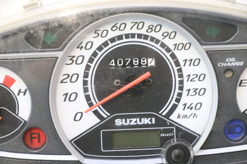 photo de CUENTA KILÓMETROS SUZUKI BURGMAN 125 (2007 - 2014) - Primer plano técnico