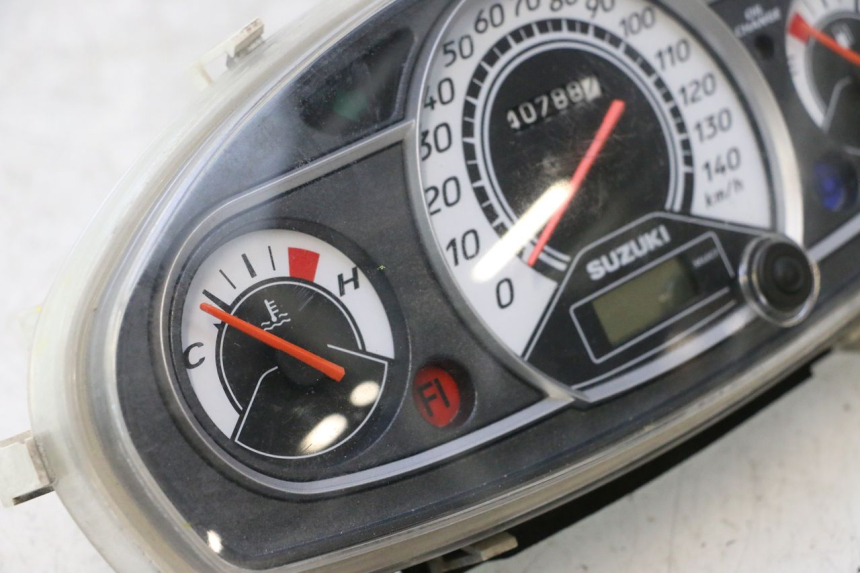 photo de CUENTA KILÓMETROS SUZUKI BURGMAN 125 (2007 - 2014) - Estado de la superficie y material