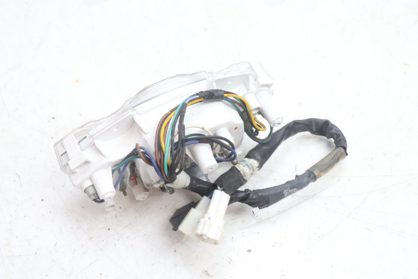 photo de CUENTA KILÓMETROS YAMAHA BW'S BWS 125 (2010 - 2013) - Detalles de los puntos de fijación